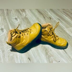 Boys Nike Manoa Boots Sz 12.5Y
